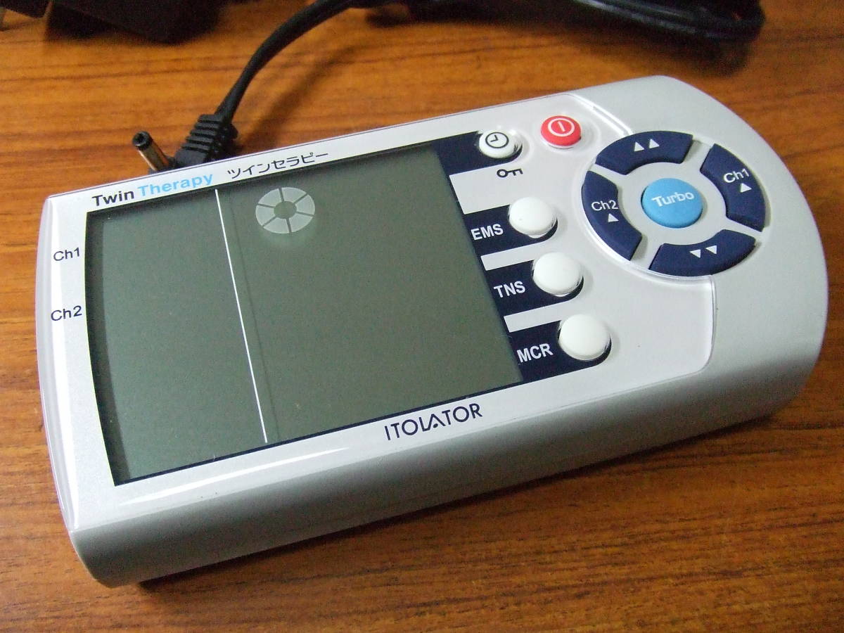 f939 伊藤超短波 ツインセラピー EMS 低周波治療器 本体部分とアダプタ