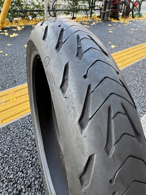 （F）120/70ZR17　ミシュラン製　ロード５　※送料は説明文に記載しております。