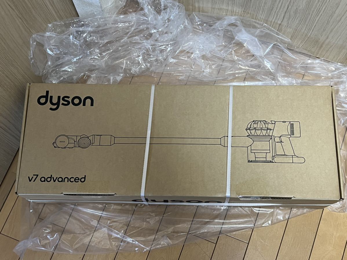 送料無料 (未使用　未開封) Dyson V7 Advanced コードレスクリーナー SV37 (2025年7月まで保証付き)