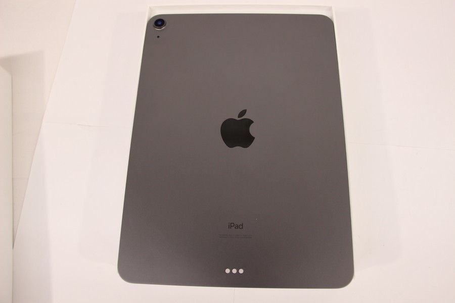 092 k1214 美品 Apple iPad Air 第4世代 64GB MYFM2J/A Wi-Fiモデル
