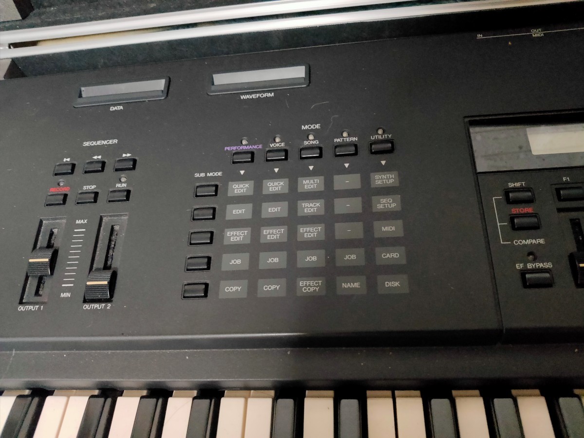 シンセサイザー YAMAHA SY85 ハードケース付 【公式通販】
