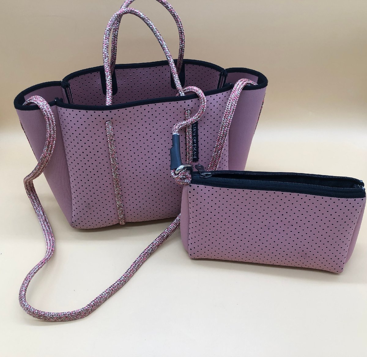 STATE OF ESCAPE ステイトオブエスケープ ネオプレンバッグ トートバッグ 1031910 ポーチ付 備考有☆良品☆[70-1224-O2]