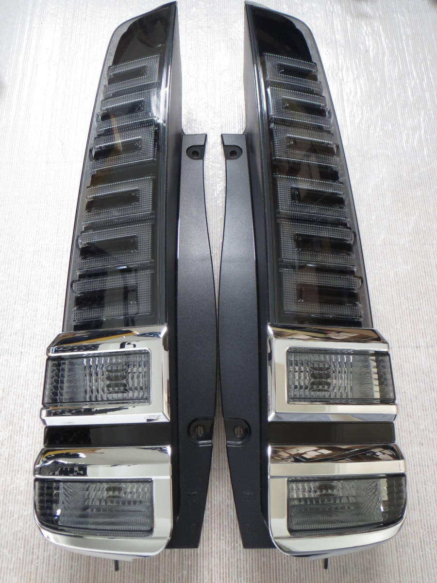 トヨタ 80 ヴォクシー 後期 純正 テールレンズ 左右セット ヴォクシー