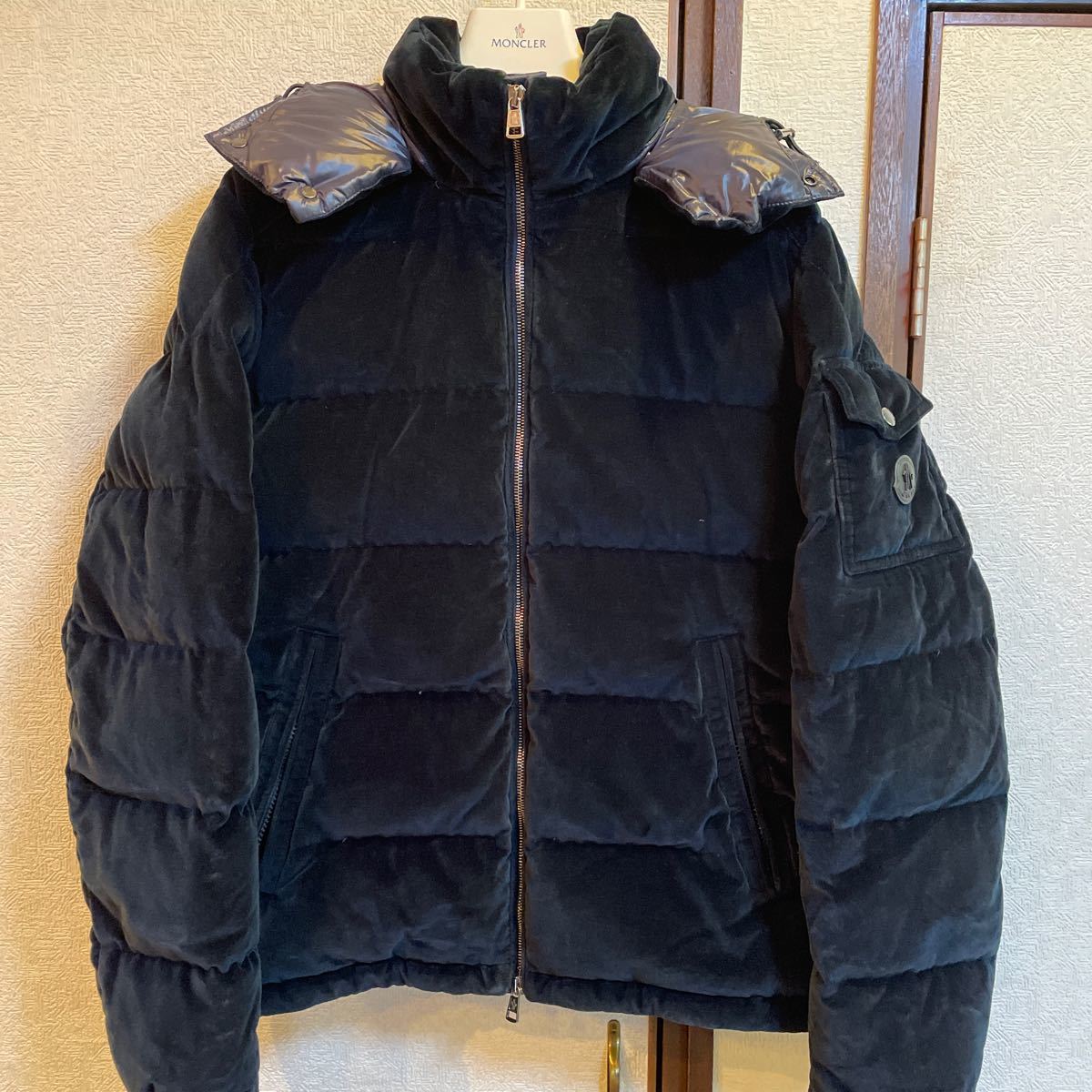 27万円 23年モデル モンクレールMONCLER 本物 ARMORIQUE ダーク 