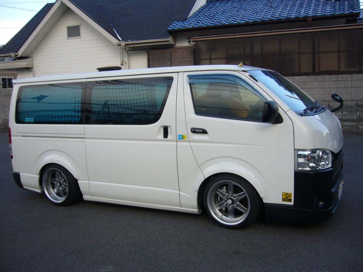 FABULOUS/ファブレス】☆ ハイエース 200系（2WD専用）ローダウン 