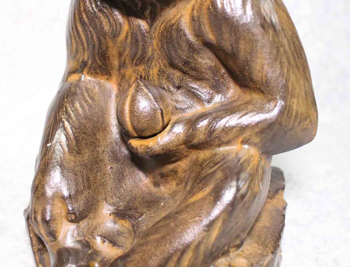 金属工芸◇猿 置物 在銘 19cm◇渡辺 環水 鉄製 桃を持つサル monkey 日