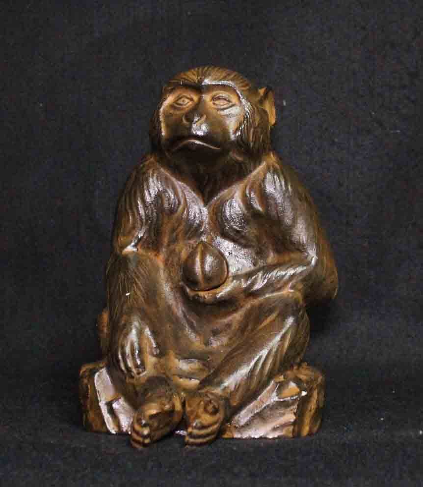 金属工芸◇猿 置物 在銘 19cm◇渡辺 環水 鉄製 桃を持つサル monkey 日