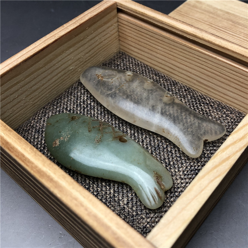 玉製・ 土偶・魚型　勾玉・須恵器勾玉弥生縄文古墳埴輪土偶　重さ32ｇ　共箱 玉製・水晶製・魚型・土偶・勾玉・須恵器翡翠勾玉弥生縄文古墳埴輪土偶