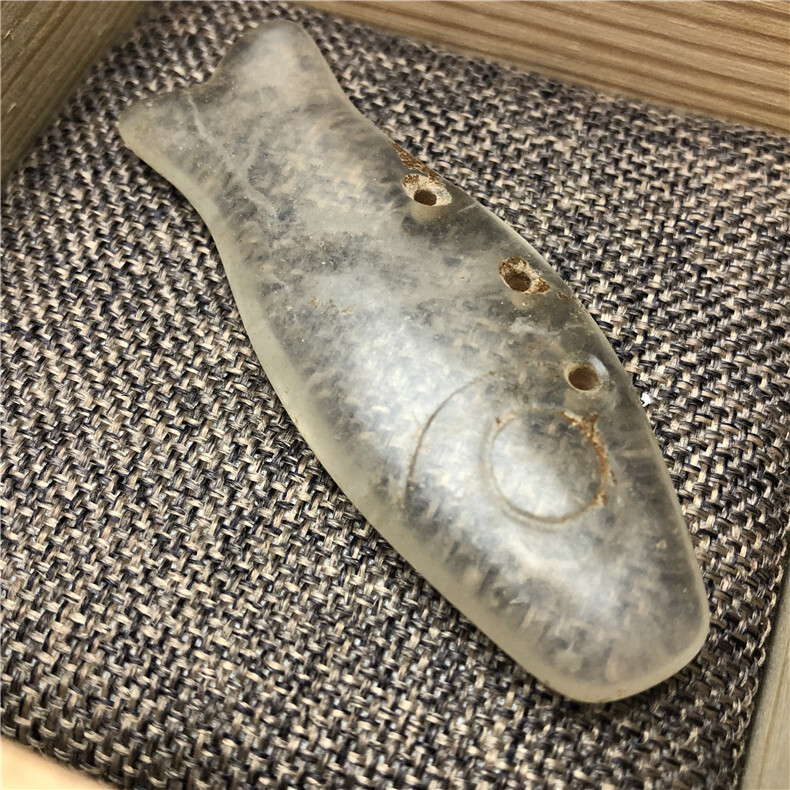 玉製・ 土偶・魚型　勾玉・須恵器勾玉弥生縄文古墳埴輪土偶　重さ32ｇ　共箱 玉製・水晶製・魚型・土偶・勾玉・須恵器翡翠勾玉弥生縄文古墳埴輪土偶