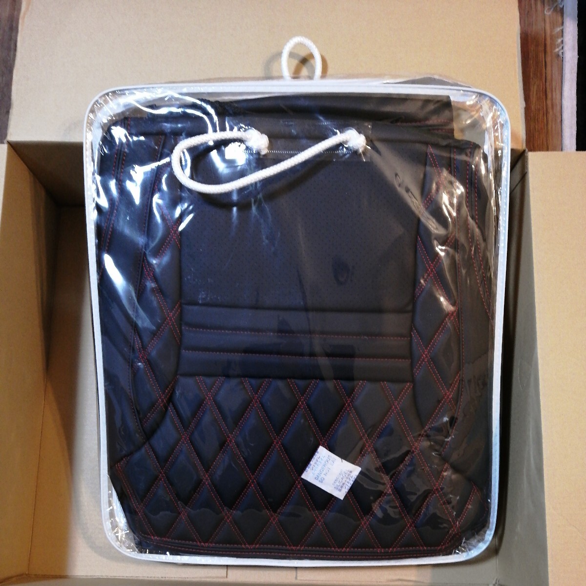 ふそう　スーパーグレート(H19.4〜H29.4頃) 専用シートカバー　黒/赤コンビ　595338　未使用　ジェットイノウエ_4