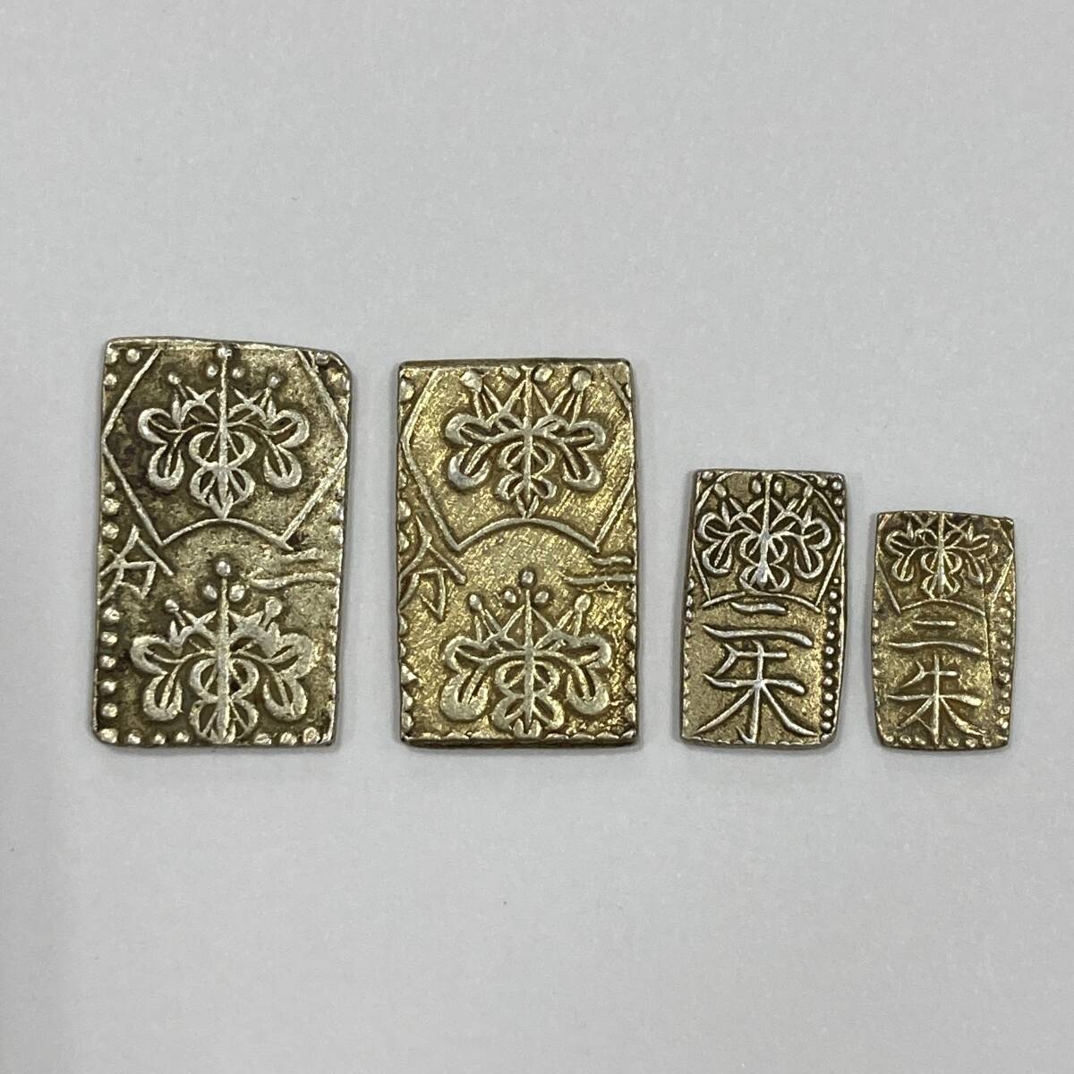 古銭 二分判金 金貨 日本貨幣　まとめ買い相談歓迎 2479 二朱金 4点 ☆総重量約8.4g 日本古銭 貿易銀 金貨 銀貨 二分金