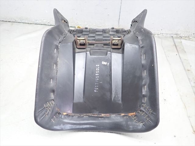 β240626-2 BMW R1150GS WB10415J (H11年式) 純正 シート メインシート フロントシート 破れ有り！表皮硬化有り！_7