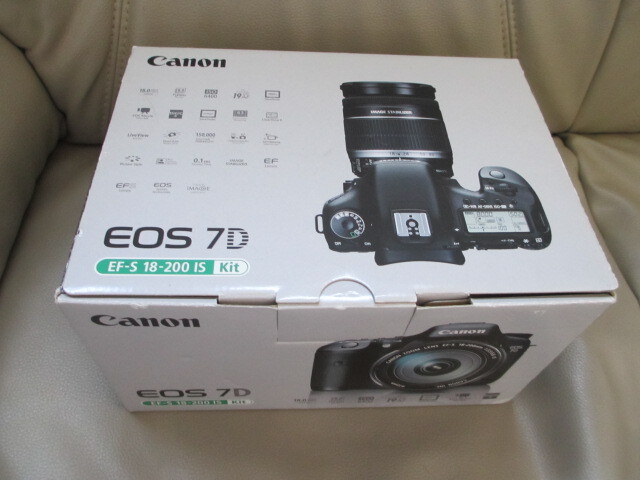 キャノン Canon デジタル一眼 レンズキット EOS 7D EF-S18-200 IS