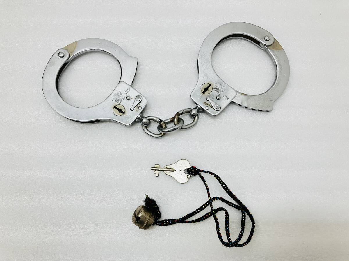 【コレクター必見!!】＊警官グッズ/鍵付き＊日本警察手錠刻印
