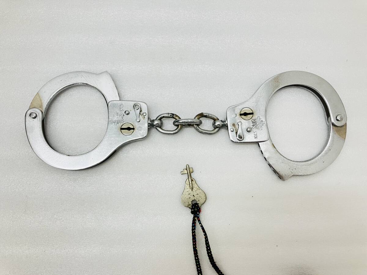 【コレクター必見!!】＊警官グッズ/鍵付き＊日本警察手錠刻印