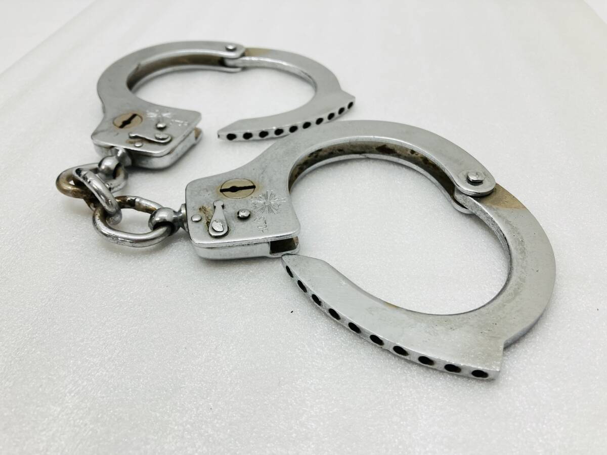 【コレクター必見!!】＊警官グッズ/鍵付き＊日本警察手錠刻印