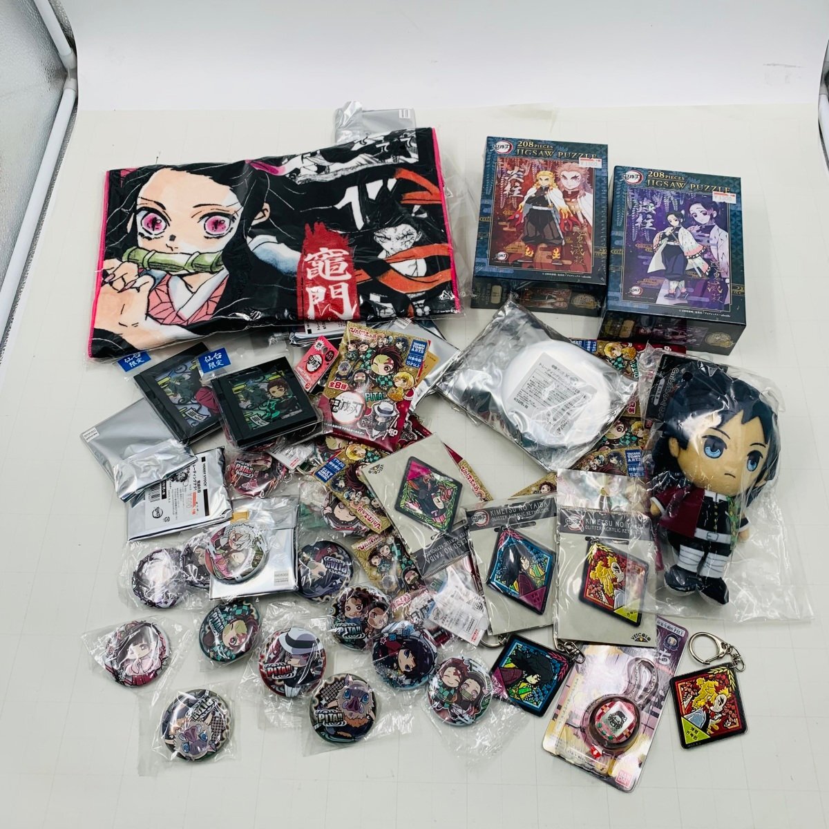 ジャンク 鬼滅の刃 グッズ アクリルスタンド ラバーストラップ 缶バッジ クリアファイル タオル ぬいぐるみ まとめ セット 鬼滅の刃 缶バッジ ジャンク ストラップ (コミック、アニメグッズ)｜売買されたオークション情報、Yahoo!オークション(旧ヤフオク!) Tシャツ