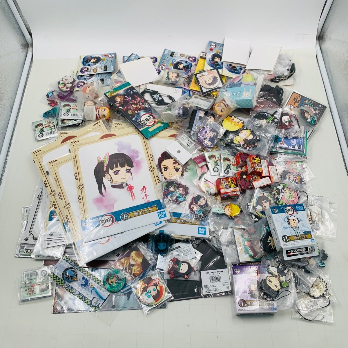 ジャンク 鬼滅の刃 グッズ アクリルスタンド ラバーストラップ 缶バッジ クリアファイル タオル ぬいぐるみ まとめ セット 鬼滅の刃 缶バッジ ジャンク ストラップ (コミック、アニメグッズ)｜売買されたオークション情報、Yahoo!オークション(旧ヤフオク!) Tシャツ