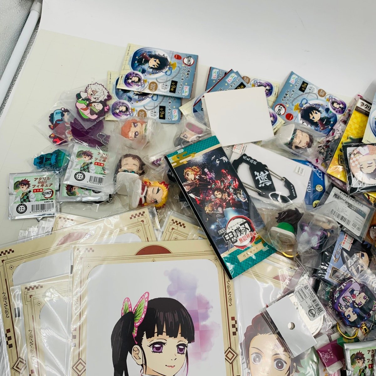 ジャンク 鬼滅の刃 グッズ アクリルスタンド ラバーストラップ 缶バッジ クリアファイル タオル ぬいぐるみ まとめ セット 鬼滅の刃 缶バッジ ジャンク ストラップ (コミック、アニメグッズ)｜売買されたオークション情報、Yahoo!オークション(旧ヤフオク!) Tシャツ