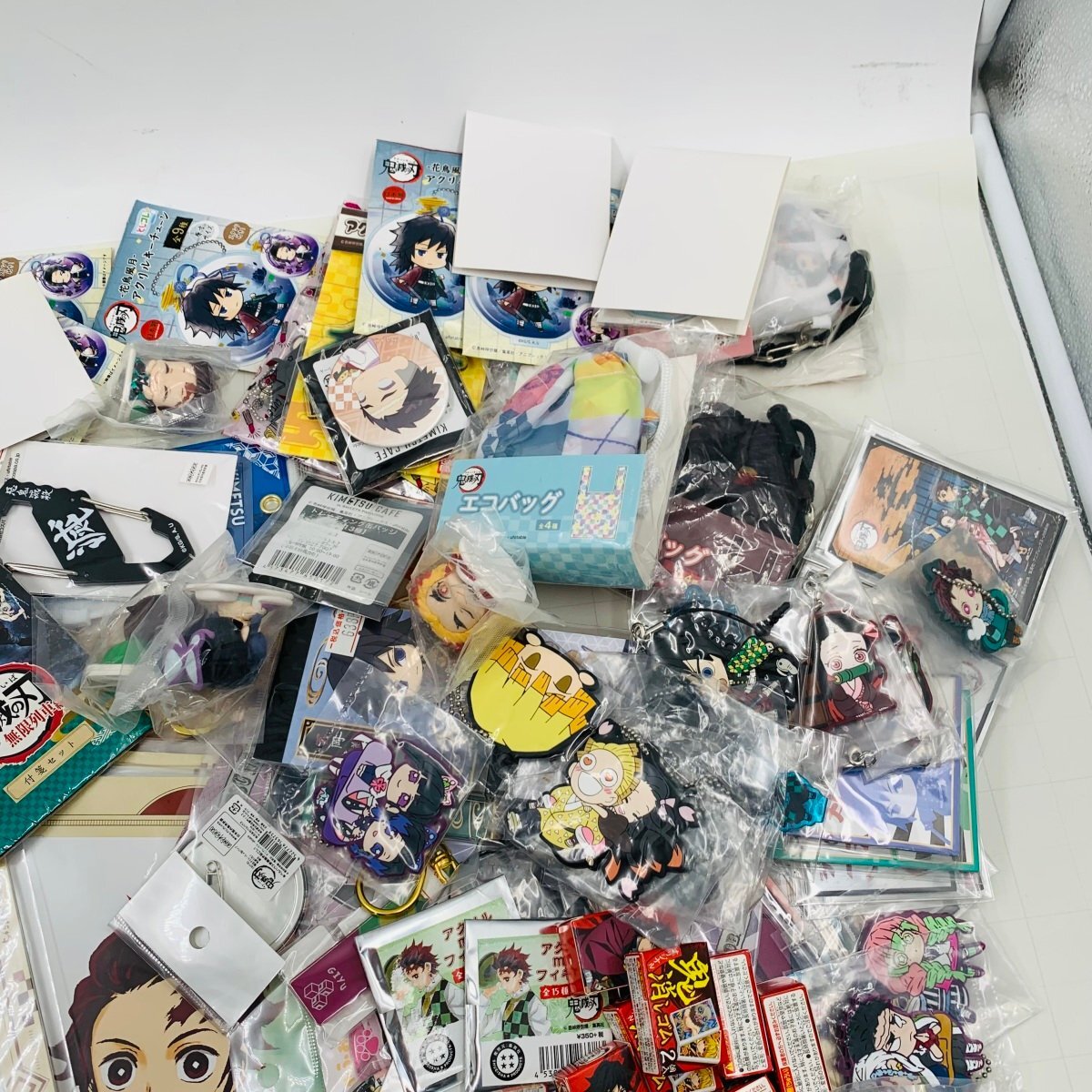 ジャンク 鬼滅の刃 グッズ アクリルスタンド ラバーストラップ 缶バッジ クリアファイル タオル ぬいぐるみ まとめ セット 鬼滅の刃 缶バッジ ジャンク ストラップ (コミック、アニメグッズ)｜売買されたオークション情報、Yahoo!オークション(旧ヤフオク!) Tシャツ