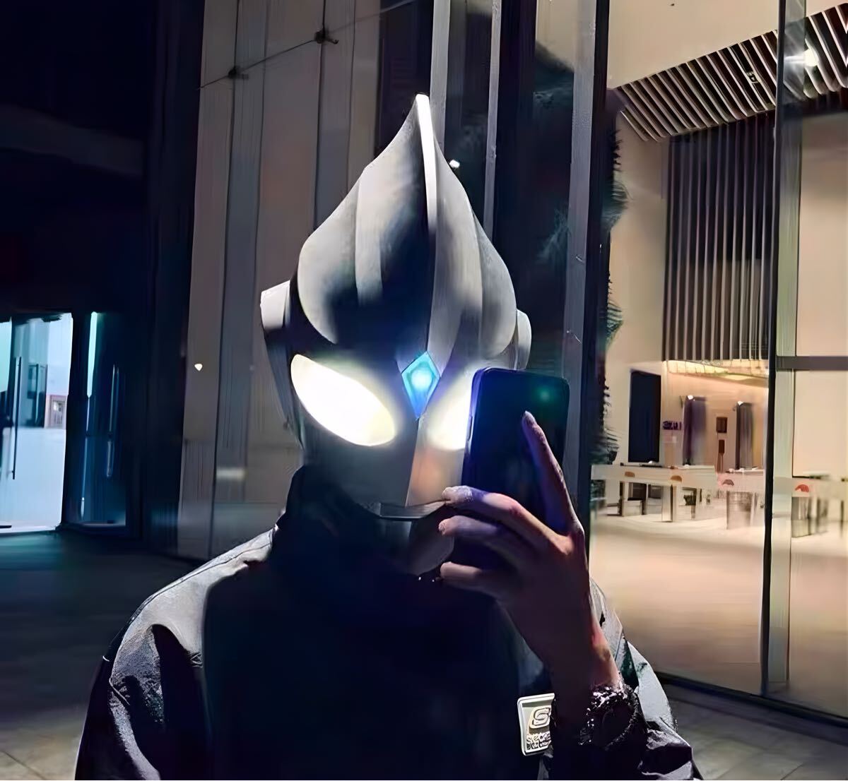 ウルトラマン　リアルマスク　発光機能　デラックスバージョン　コスチューム　コスプレ マスク : [EINI] Yahoo!オークション - 発光