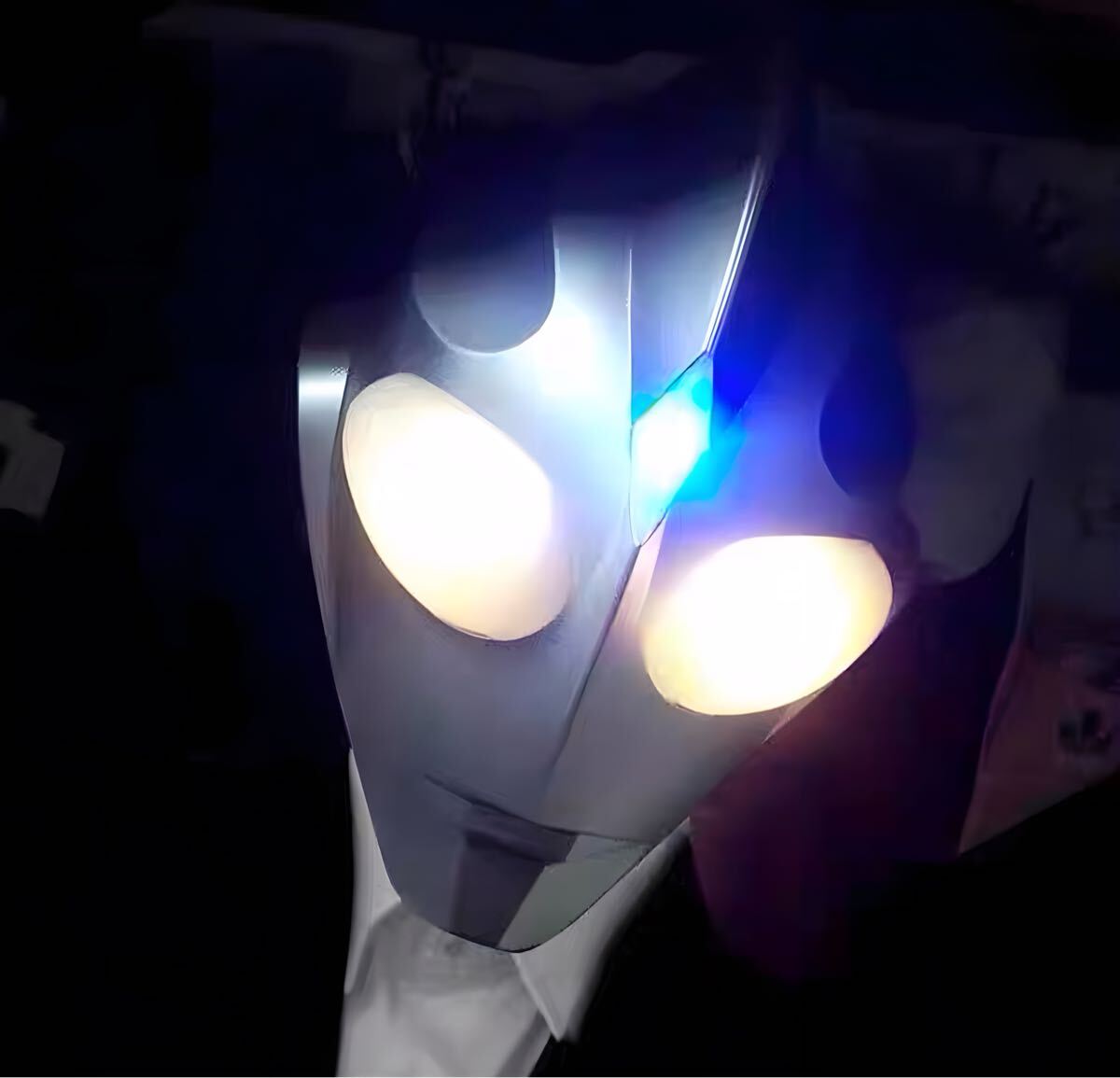 ウルトラマン　リアルマスク　発光機能　デラックスバージョン　コスチューム　コスプレ マスク : [EINI] Yahoo!オークション - 発光