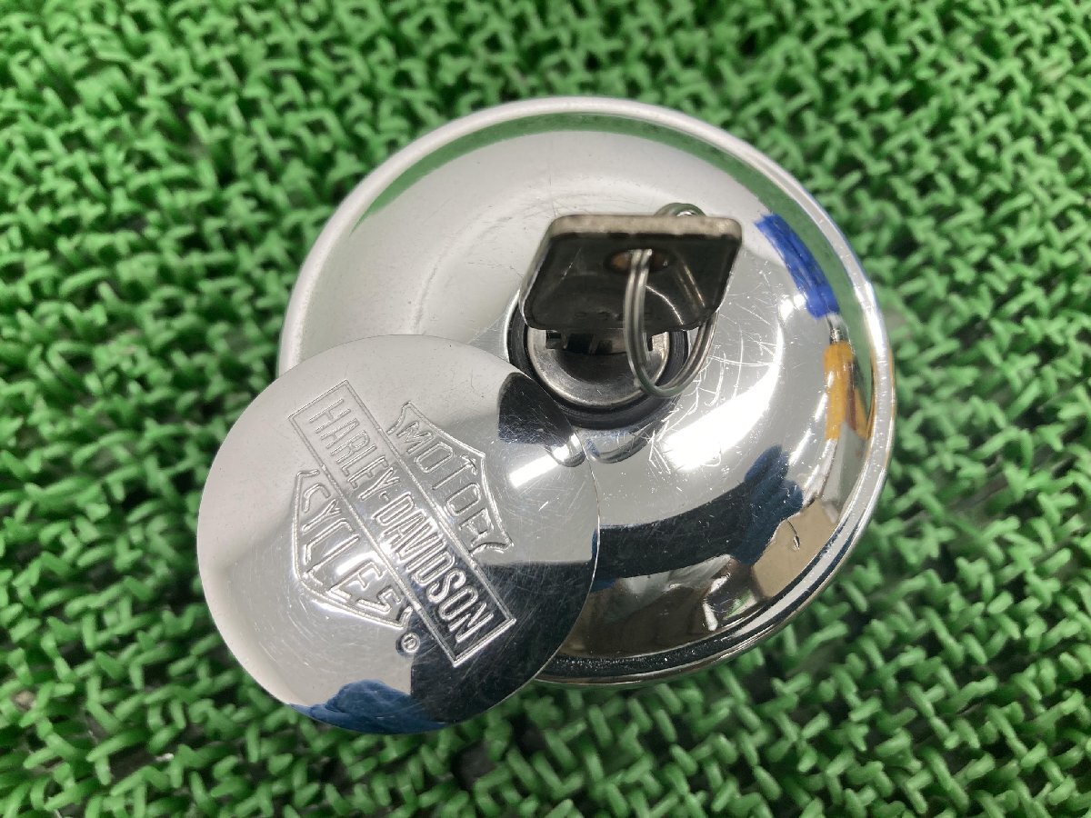 セール，新品 タンクキャップ ハーレー 純正 バイク 部品 割れ欠け無し スポーツスター ソフテイル ダイナ ツーリング 鍵付き 車検 Genuine(ハーレーダビッドソン用)｜売買されたオークション情報、yahooの ハーレーダビッドソン用