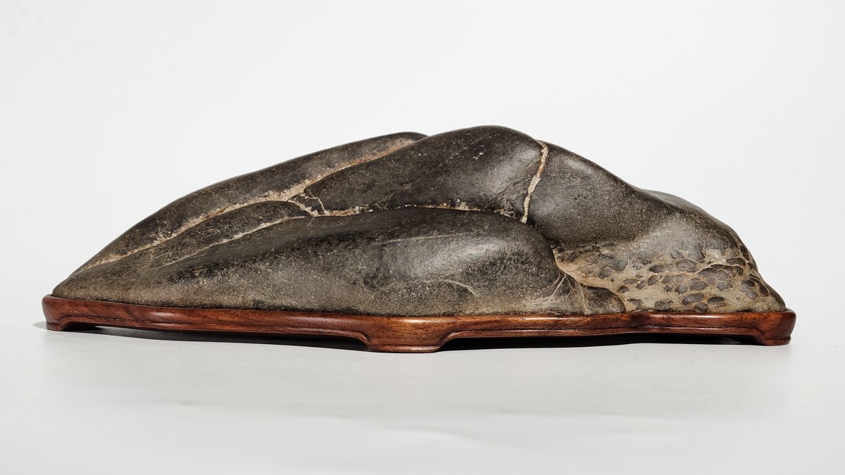 洛座】日本水石名鑑所載品 水石 瀬田川虎石 銘「玉山」 台座付 ＜盆石