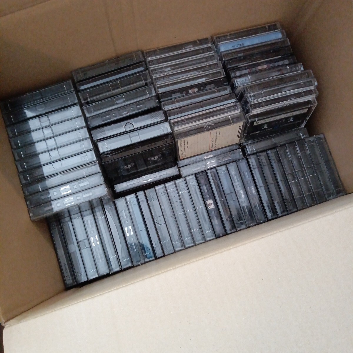 中古 カセットテープ 録音済 およそ239本 まとめ売り ジャンク 床中央