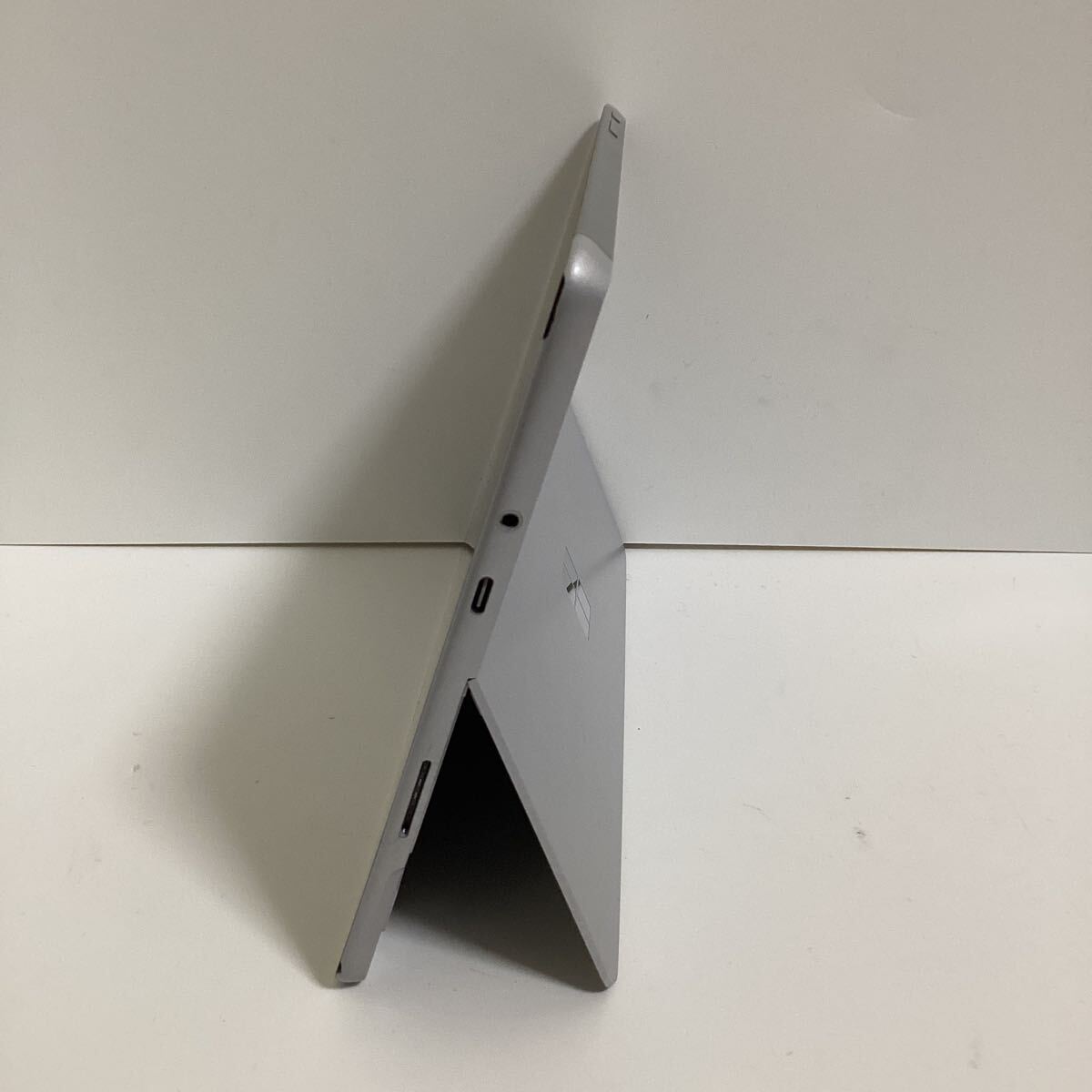Microsoft Surface Go model:1824 Pentium 4415Y 1.60GHz 4GB SSD64GB