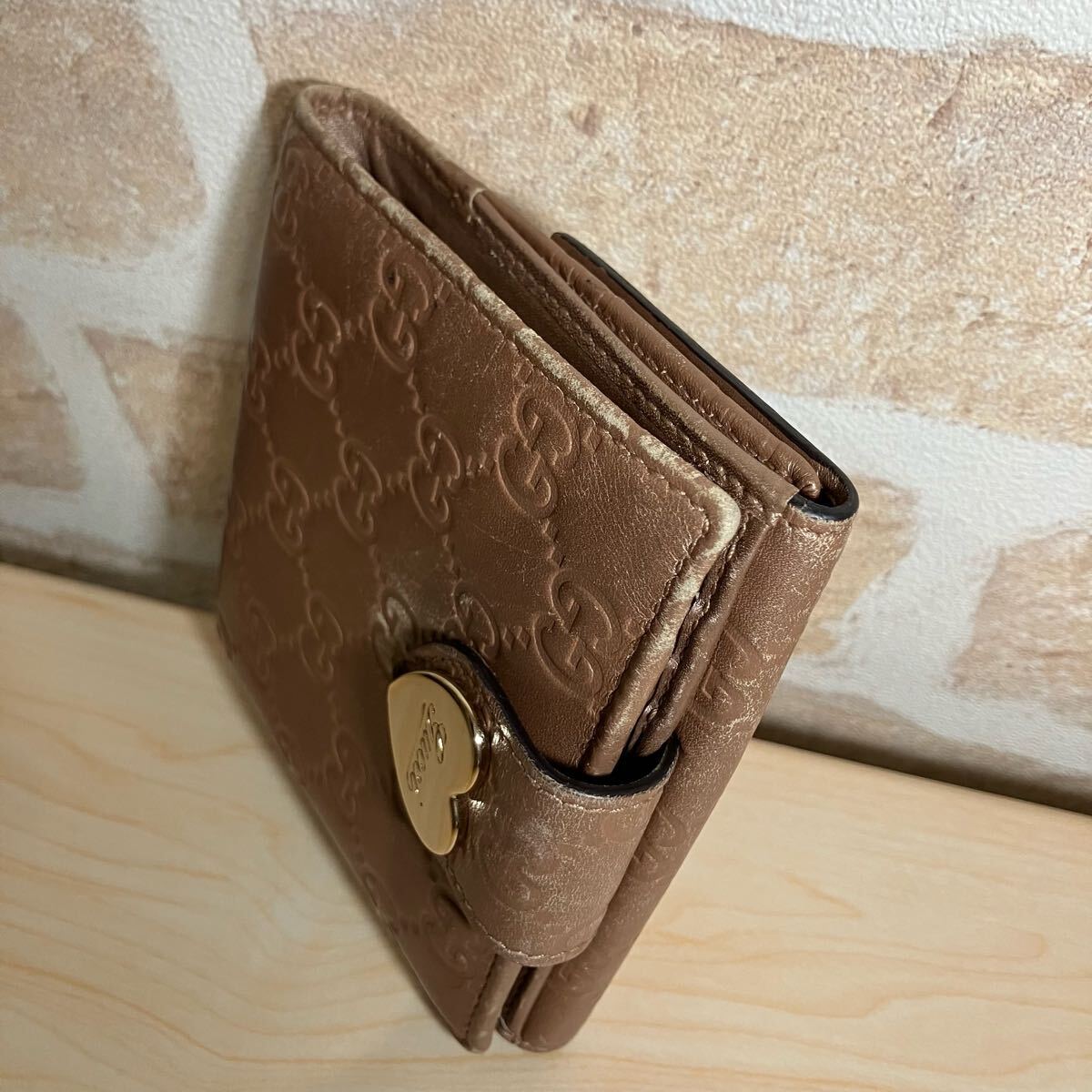 A2-078 GUCCI グッチ GG グッチシマ ハートプレート 二つ折り財布 