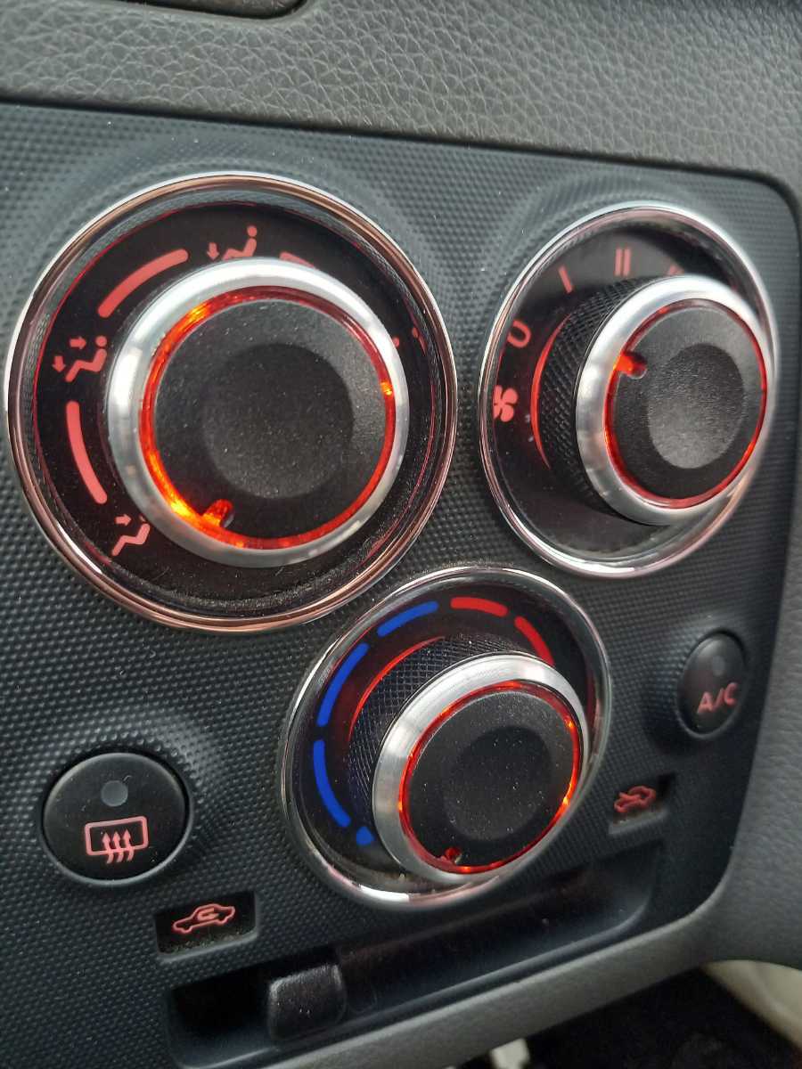NV350キャラバン 　エアコンダイヤル_7
