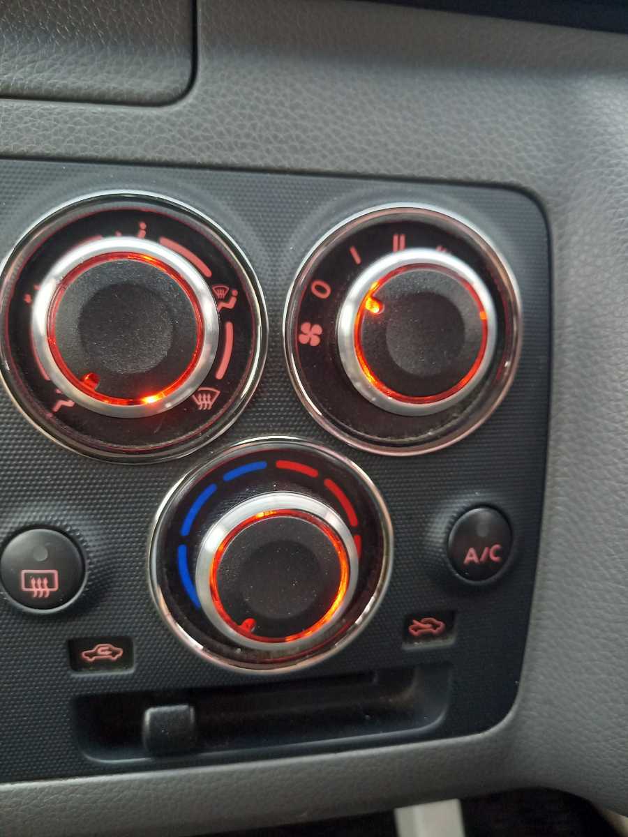 NV350キャラバン 　エアコンダイヤル_8