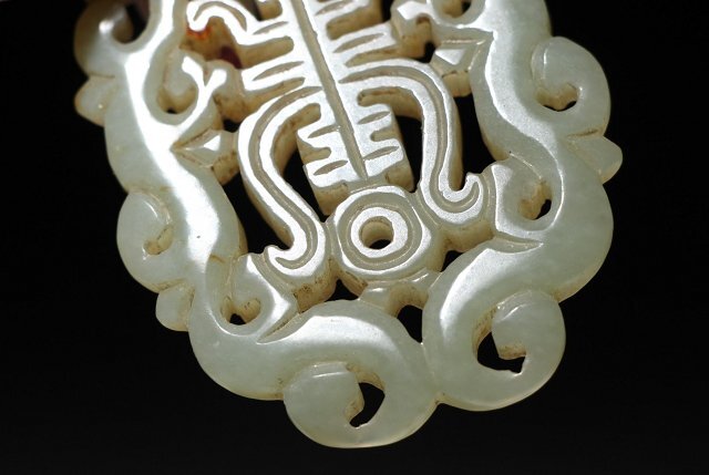 ☆撫子☆和田玉 神獣・古代文字彫刻 幅約6.3cm×約4.6cm (検)古玉彫刻