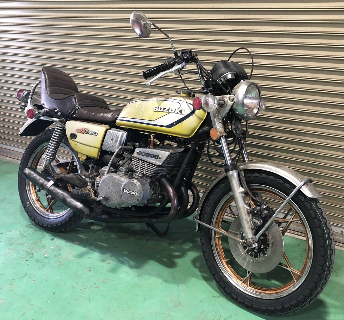 車検取得中 GT380 ヤレ仕様 B4 ゴールドカラー 車検令和10年4月 渋い