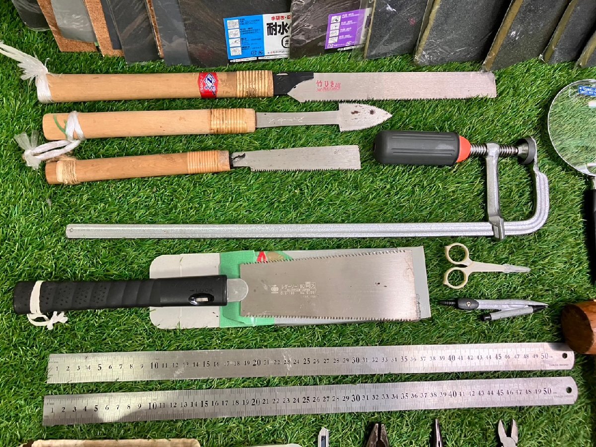【中古品】『5-089』やすり 鋸 カッター 定規 ペンチ ハンマー L型クランプ キリ コンパス OLFA 替刃 耐水ペーパー など 工具 大量 まとめ_2