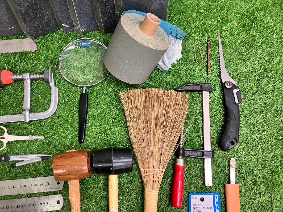 【中古品】『5-089』やすり 鋸 カッター 定規 ペンチ ハンマー L型クランプ キリ コンパス OLFA 替刃 耐水ペーパー など 工具 大量 まとめ_3