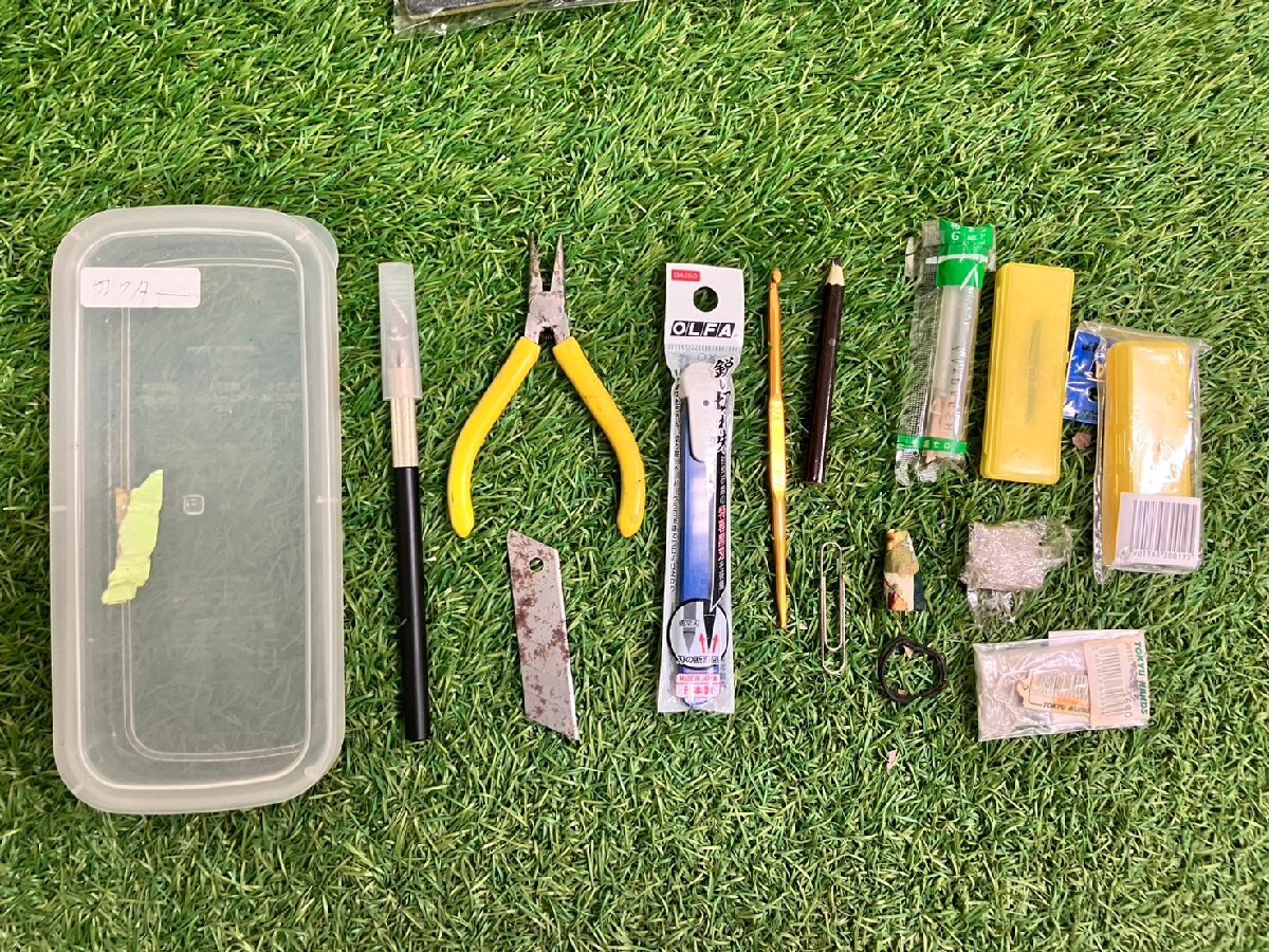 【中古品】『5-089』やすり 鋸 カッター 定規 ペンチ ハンマー L型クランプ キリ コンパス OLFA 替刃 耐水ペーパー など 工具 大量 まとめ_7
