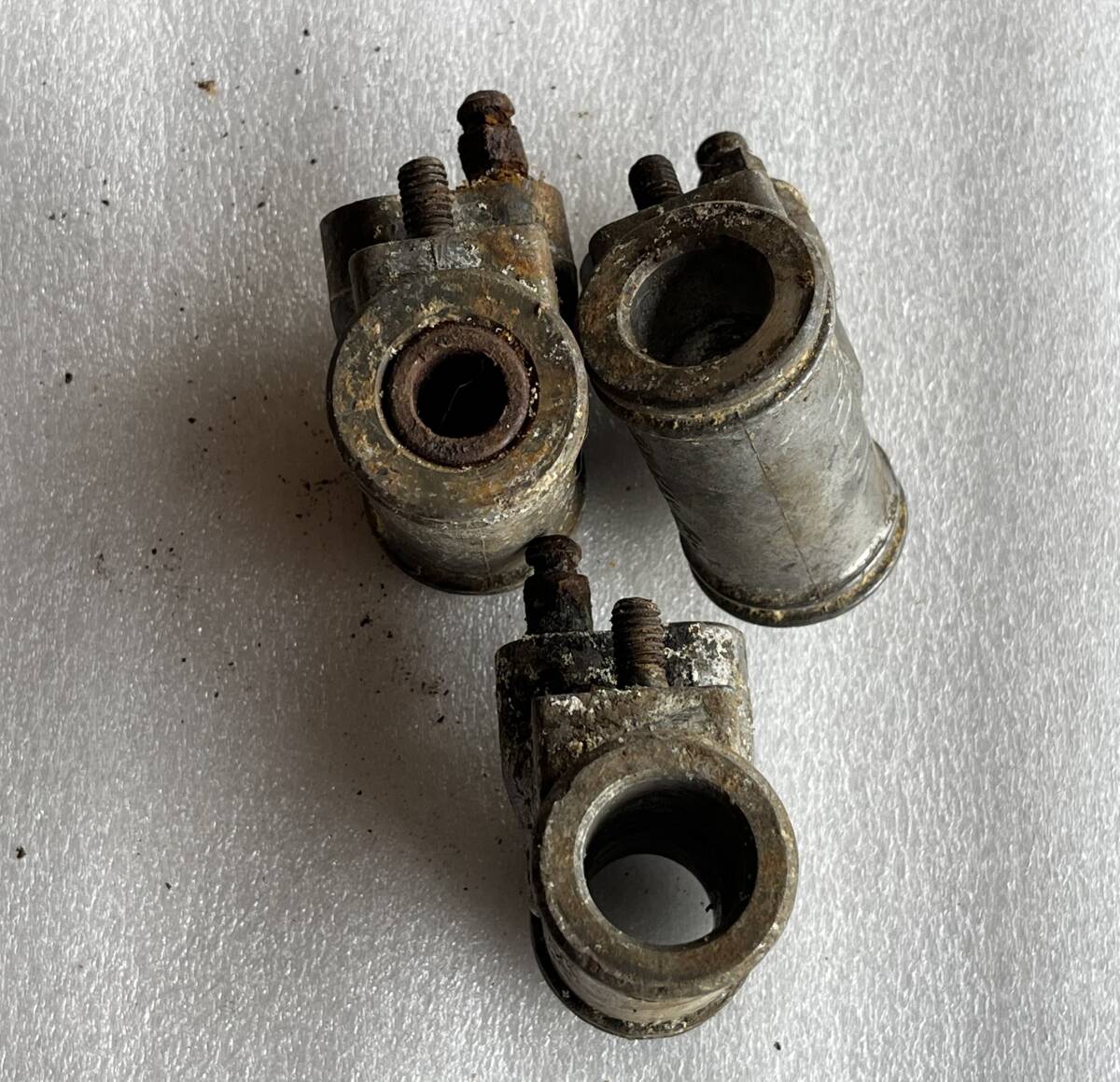 スバル360リアブレーキホイールシリンダー　5/8が2個と11/16が1個 ジャンク品_4