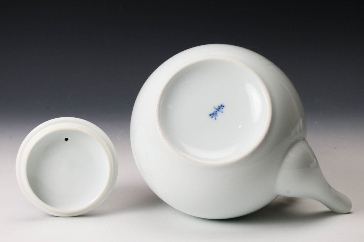 SAG】人間国宝 井上萬二 本人作 白磁彫文煎茶器一揃 茶注 蓋付煎茶碗