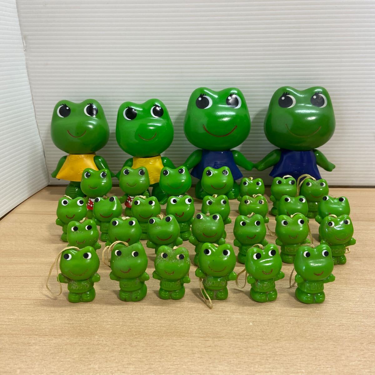 カエル　ソフビフィギュア　大小　まとめ売り ☆ ケロちゃん コロちゃん カエル 大量セット まとめ売り ソフビ 指