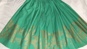 グリーン＆ブロンズゴールド　ハイビスカス　シダ柄の素敵なパウスカート