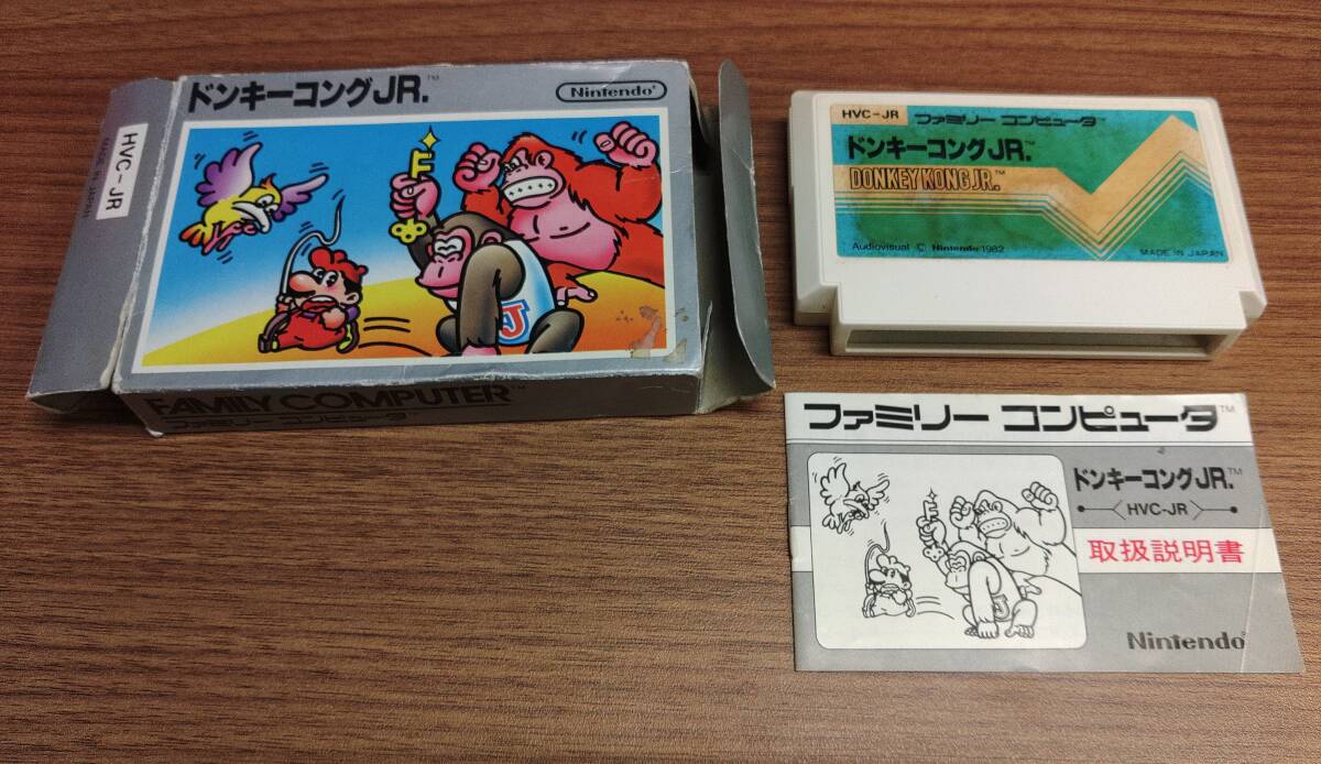 【中古品】FCドンキーコングJR.　箱・ソフト・説明書あり　箱難あり・ソフト黄ばみ傷あり・説明書の内側・裏面に落書きあり_1