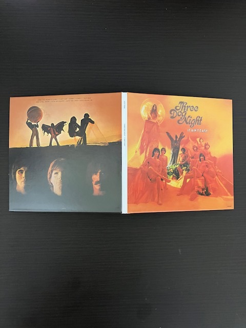 スリー・ドッグ・ナイト(THREE DOG NIGHT) / イット・エイント