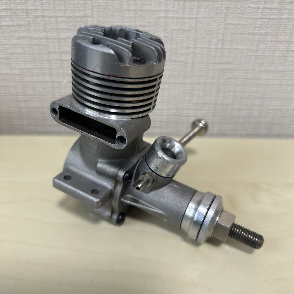 Uコン（コントロールライン）飛行機用エンジン　　　　エンヤ35-3B、※純正マフラー（中古）、エンヤ製スピンナーナット（新品）付属_3