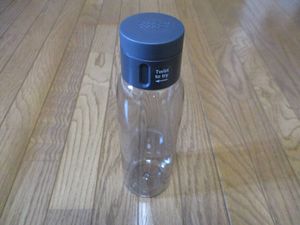 【BPAフリートライタン製】Joseph Joseph (ジョセフジョセフ) 水筒 ドットシリーズ 600ml