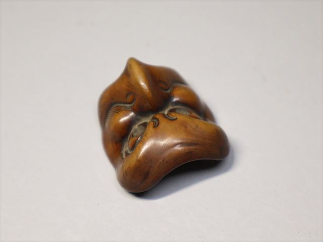 ☆時代根付 烏天狗 面根付 在銘 緒締め玉 提げ物 印籠(根付)｜売買され