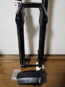 [新品] ROCK SHOX ZEB 29er 170mmトラベル 44mmオフセット フェンダー付き サスペンショ
