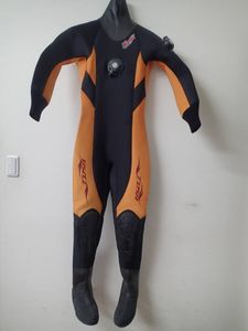 男性用　TUSAドライスーツ　173㎝　55㌔　27㎝　