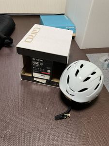GIROジロ NINE.10 AF Sサイズ 白　スキー スノーボード スノボ ヘルメット